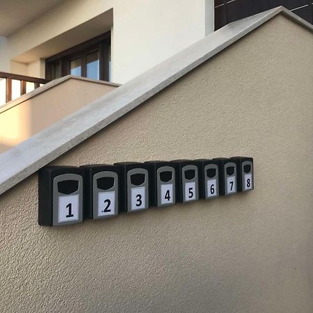 לריסוס La Mer Luxury Apartments מראה חיצוני תמונה